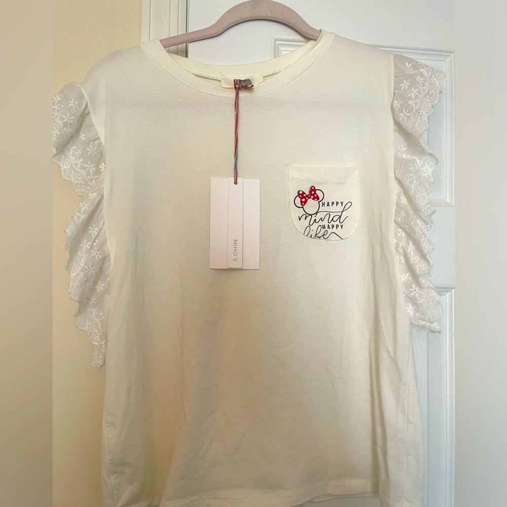 Disney t-shirt size universal white new with tags
